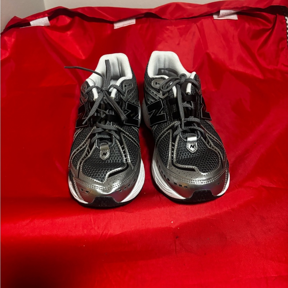 New Balance Black and Silver Running Shoes